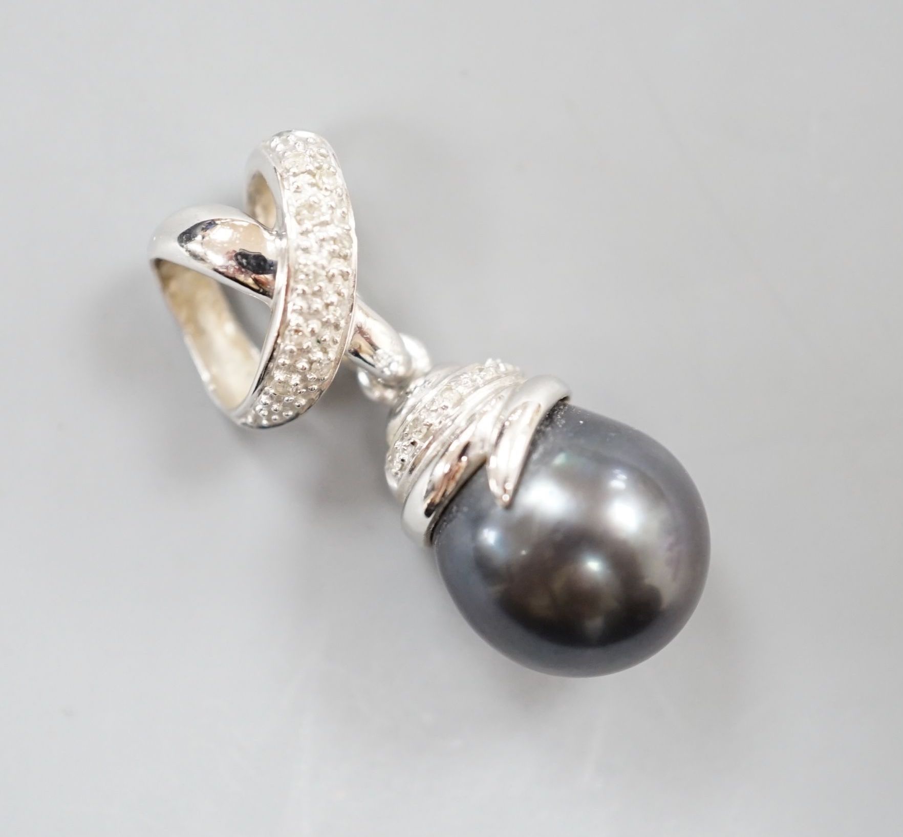 A modern 14k white metal, Tahitian cultured pearl and diamond chip set drop pendant, overall 30mm, gross weight 6.8 grams.